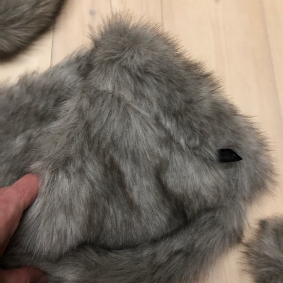 Parkhurst three piece faux fur set, gloves, scarf and head warmer - Picture 5 of 8